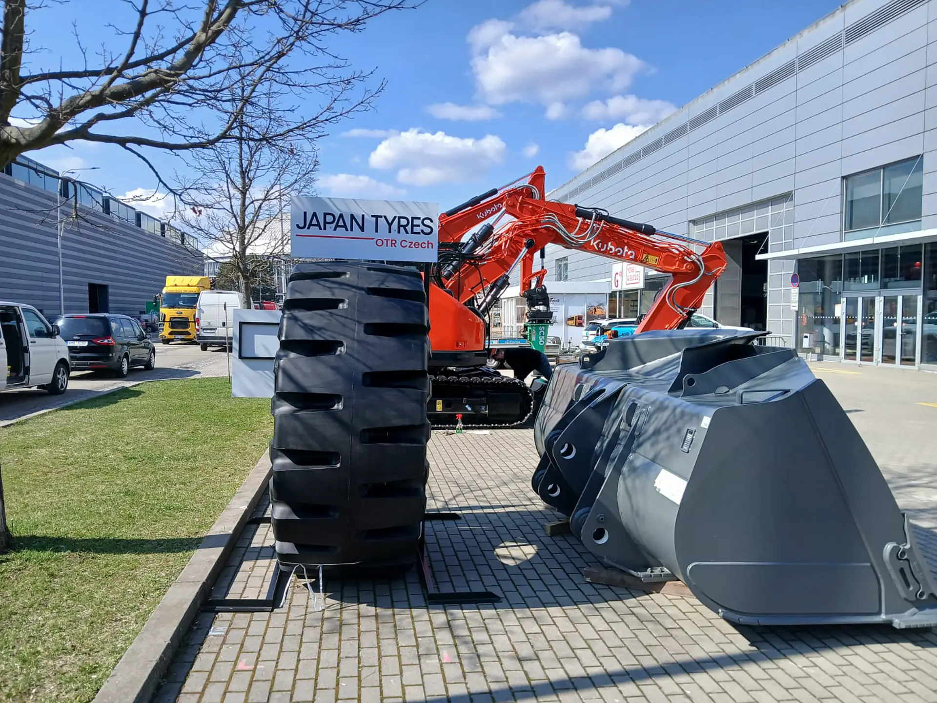 JAPAN TYRES na MINE & BUILD 2026